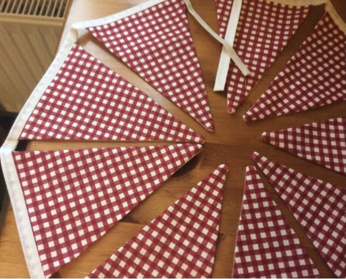 Christmas Bunting - red with cream checks